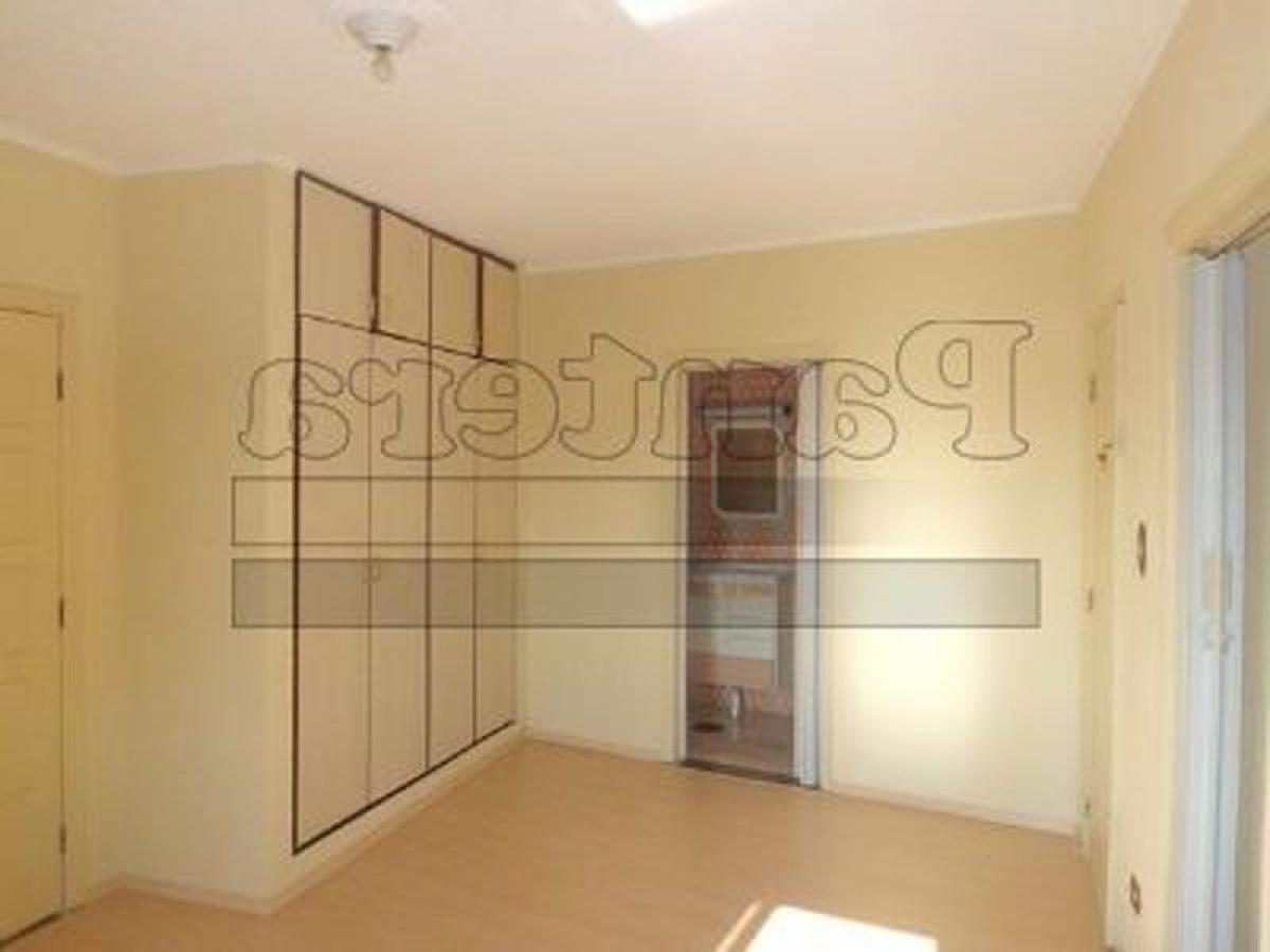 Casa de 4 dormitorios en Sao Paulo, Brazil No. 570767