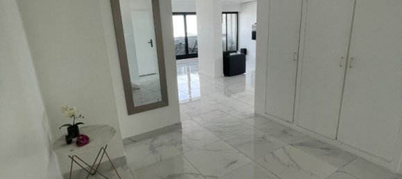 Apartamento de 2 dormitorios en Courbevoie, France No. 173406 5