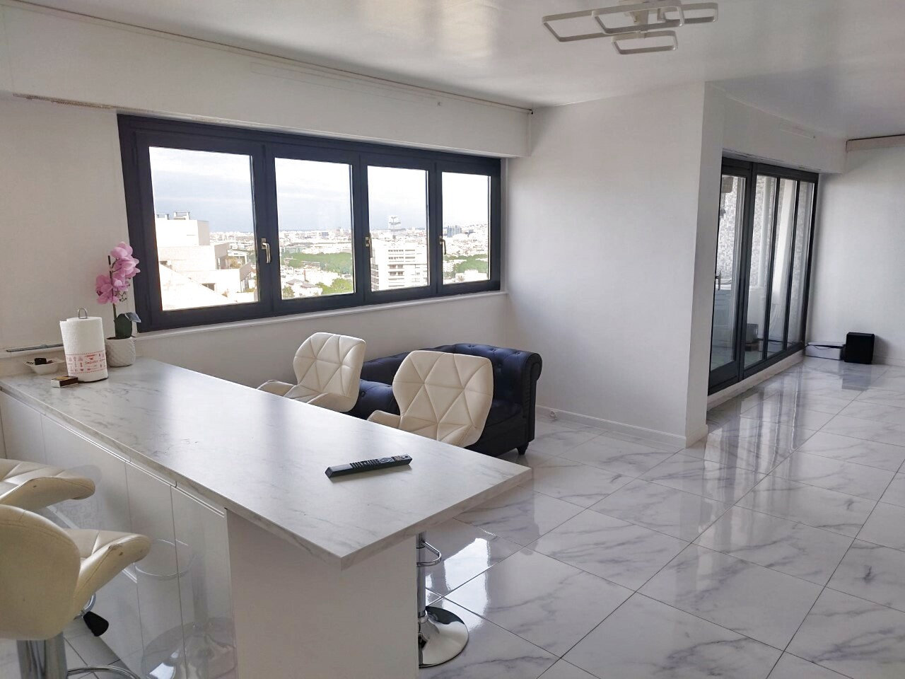 2 bedrooms Apartment in Courbevoie, France No. 173406