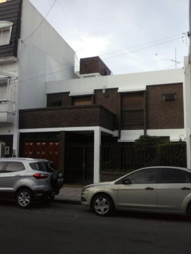 4 bedrooms House in Lanus, Argentina No. 2058