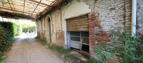 Квартира с 6 комнатами в Масса, Италия № 117426 22