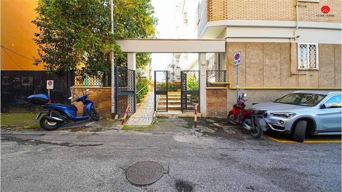 2 rooms Apartment in Rome, Italy No. 30177