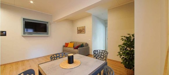 2 rooms Apartment in Rome, Italy No. 30177 6