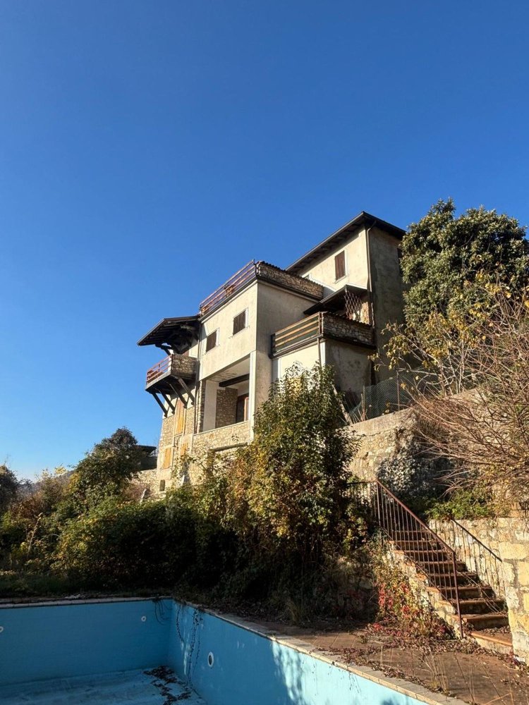 16 rooms Villa in Salò, Italy No. 9682