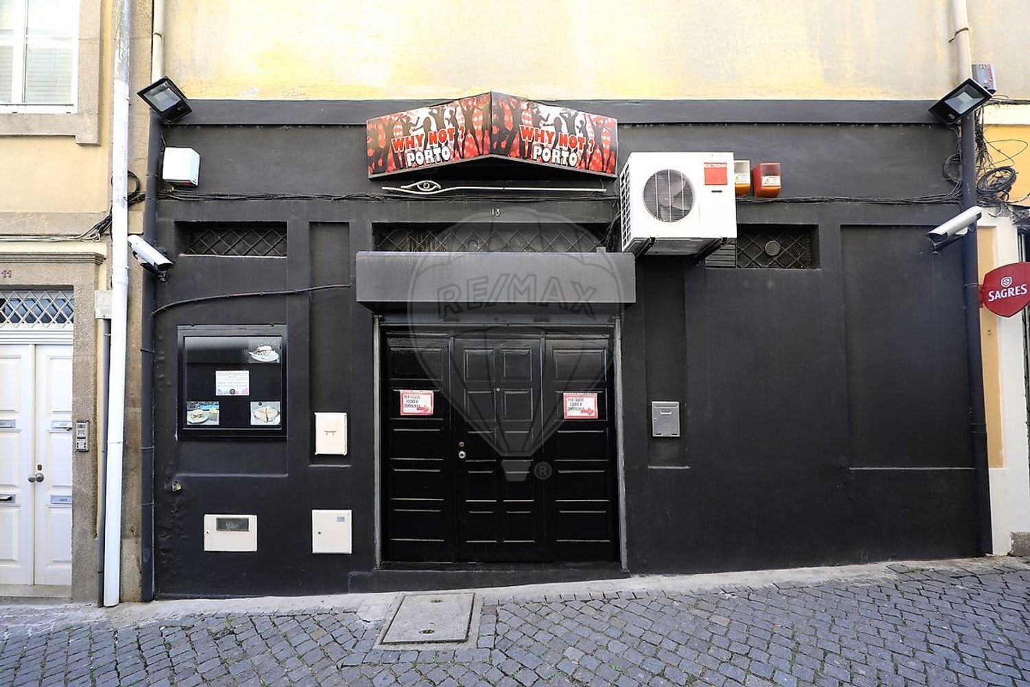 Propriété commerciale à Porto, Portugal 90m² No. 353934