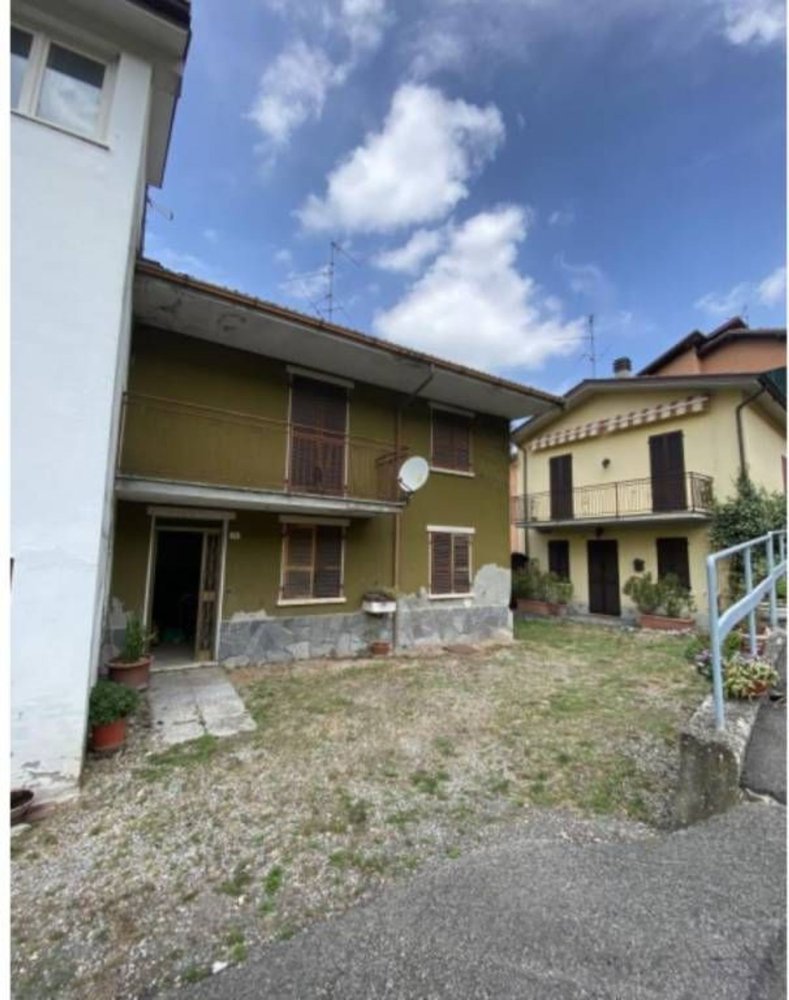 3 rooms Apartment in Rivergaro, Italy No. 101087
