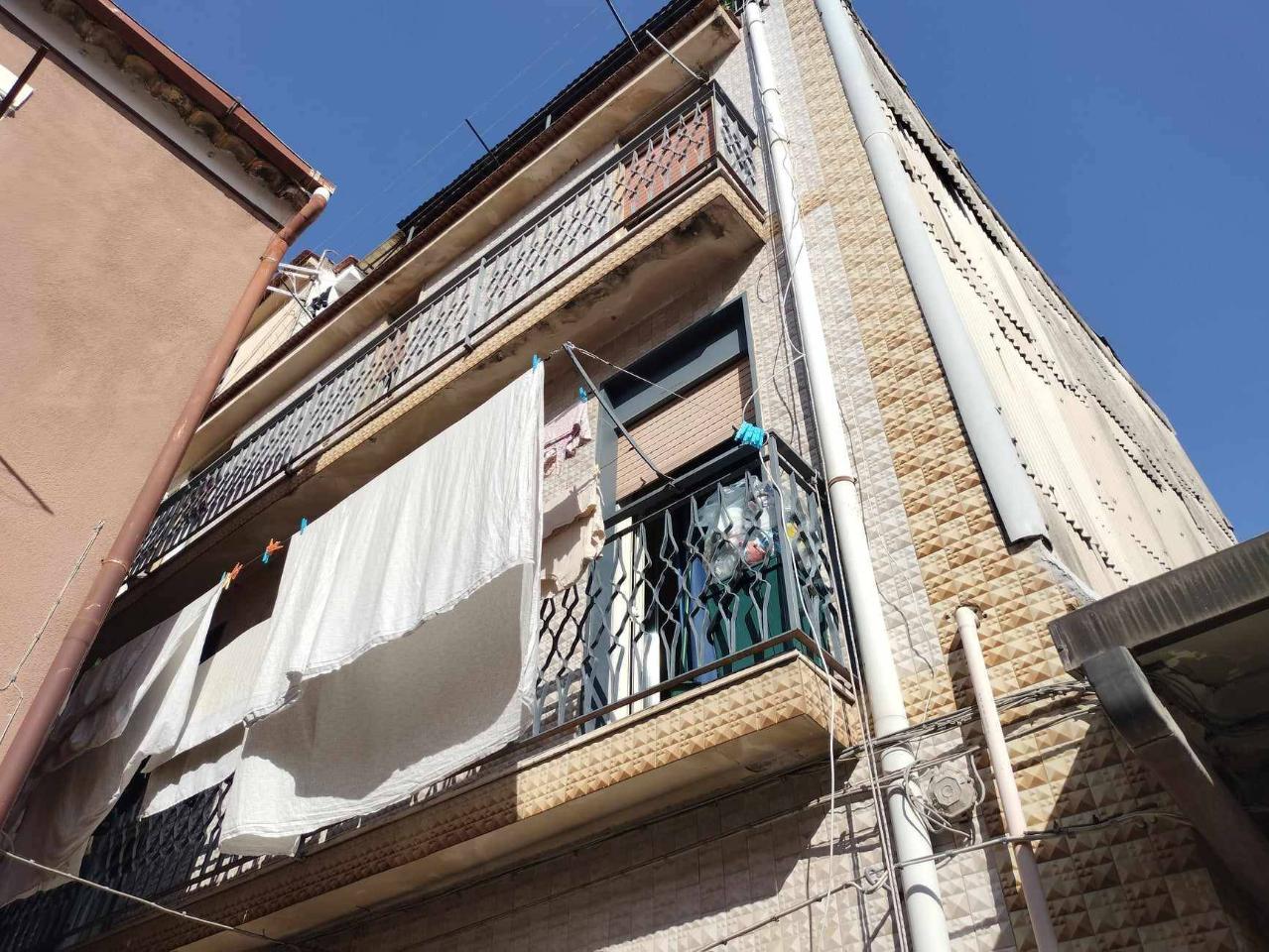 Дом с 8 комнатами в Лентини, Италия № 157821