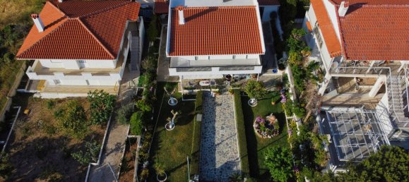 4 bedrooms Property in Kalyvia Thorikou, Greece No. 2693 2