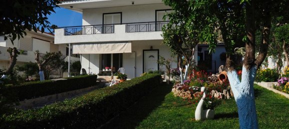 4 bedrooms Property in Kalyvia Thorikou, Greece No. 2693 3