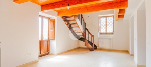 Dúplex de 4 habitaciónes en L'Aquila, Italy No. 235427 10