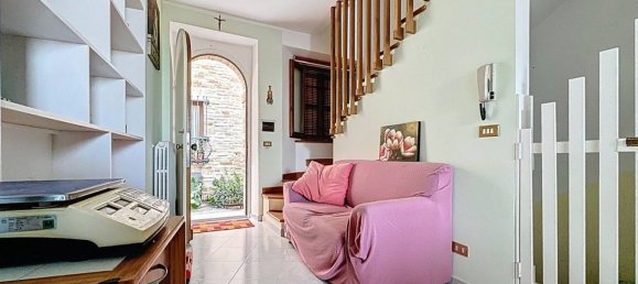 4 Schlafzimmer Haus in Montalto delle Marche, Italy, Nr. 312452 10