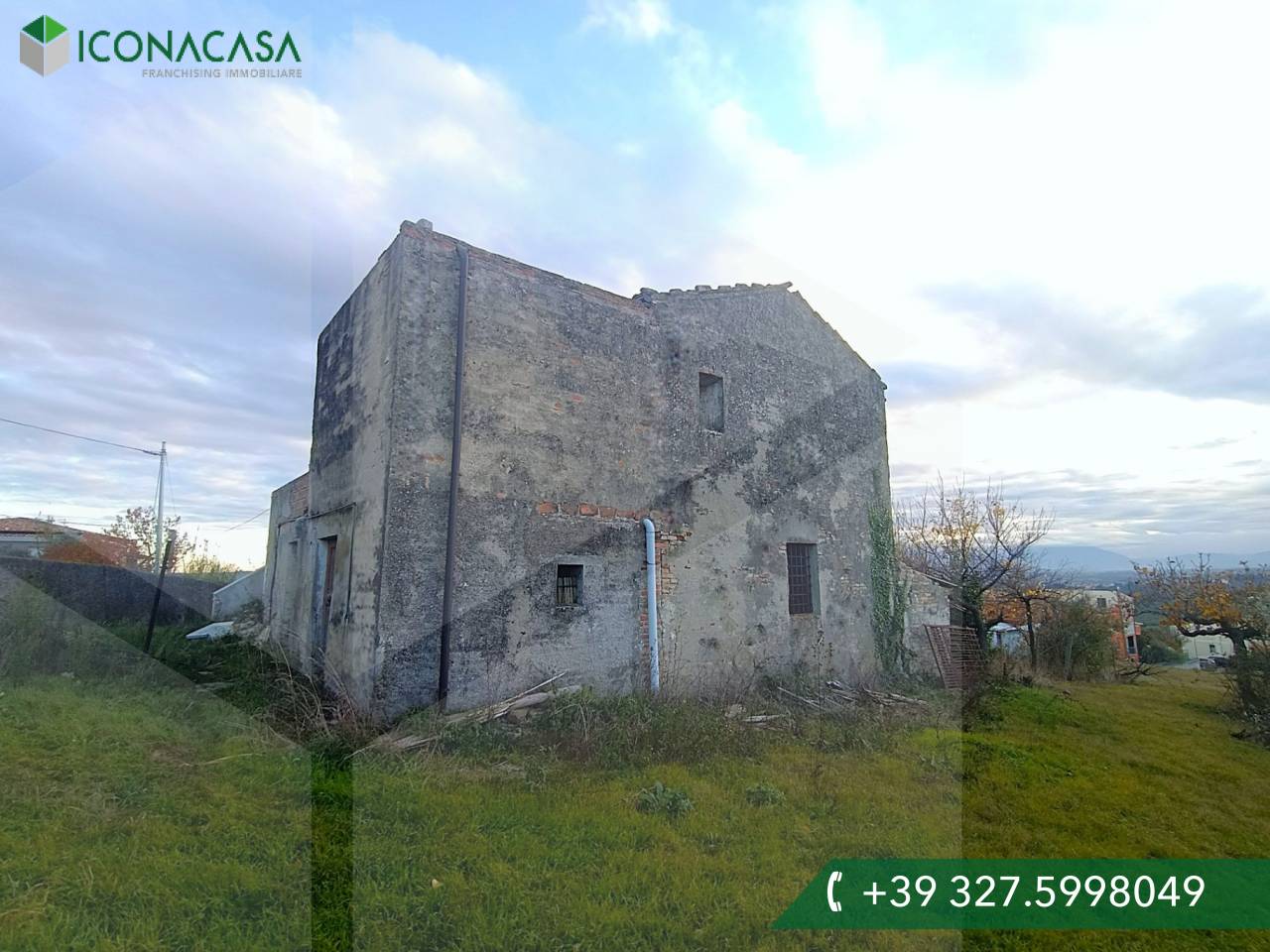 5 rooms House in Spoltore, Italy No. 17784