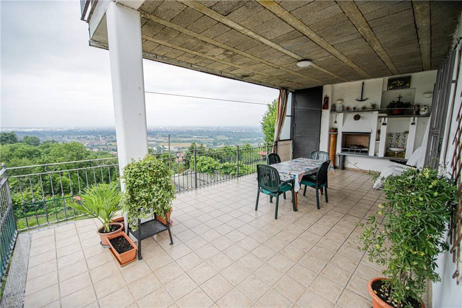 3 bedrooms Villa in Castiglione Torinese, Italy No. 323206
