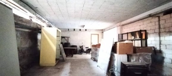 2-salle Garage à Pozzallo, Italy No. 82659 4