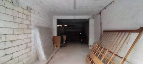 2-salle Garage à Pozzallo, Italy No. 82659 3