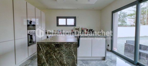 3 bedrooms House in Roanne, France No. 329517 6