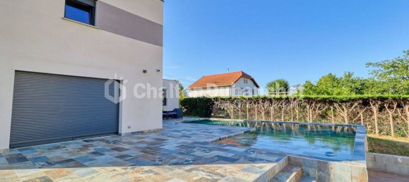 3 bedrooms House in Roanne, France No. 329517 4