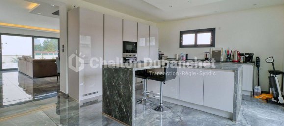 3 bedrooms House in Roanne, France No. 329517 5