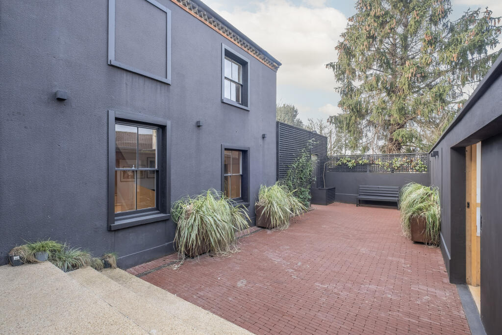 2 bedrooms House in Ealing, United Kingdom No. 14118