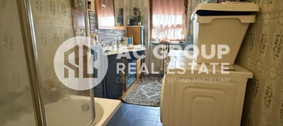 3-salle Appartement à Uboldo, Italy No. 130527 8