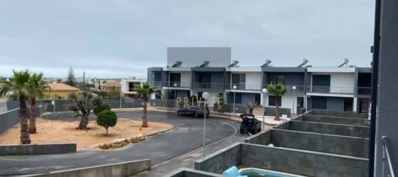 4 Schlafzimmer Stadthaus in Quelfes, Portugal, Nr. 67698 15