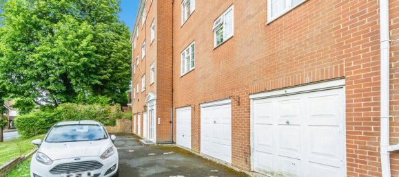 1 bedroom Apartment in Purley, United Kingdom No. 8077 3