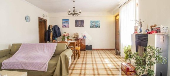 4 bedrooms House in Castel Sant'Angelo, Italy No. 81987 8