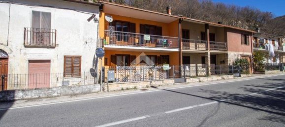 4 bedrooms House in Castel Sant'Angelo, Italy No. 81987 2