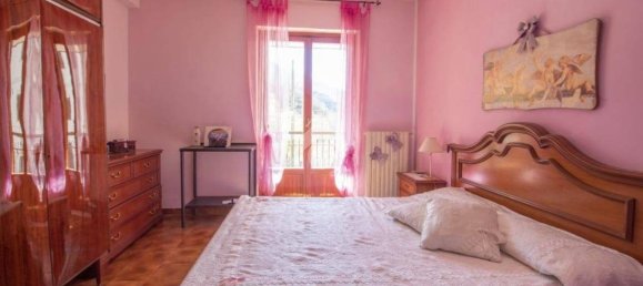 4 bedrooms House in Castel Sant'Angelo, Italy No. 81987 18