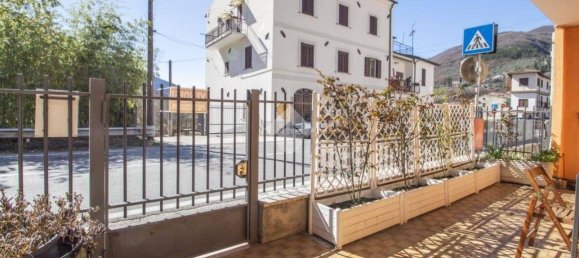 4 bedrooms House in Castel Sant'Angelo, Italy No. 81987 3