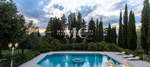 6 bedrooms Villa in Florence, Italy No. 192505 9