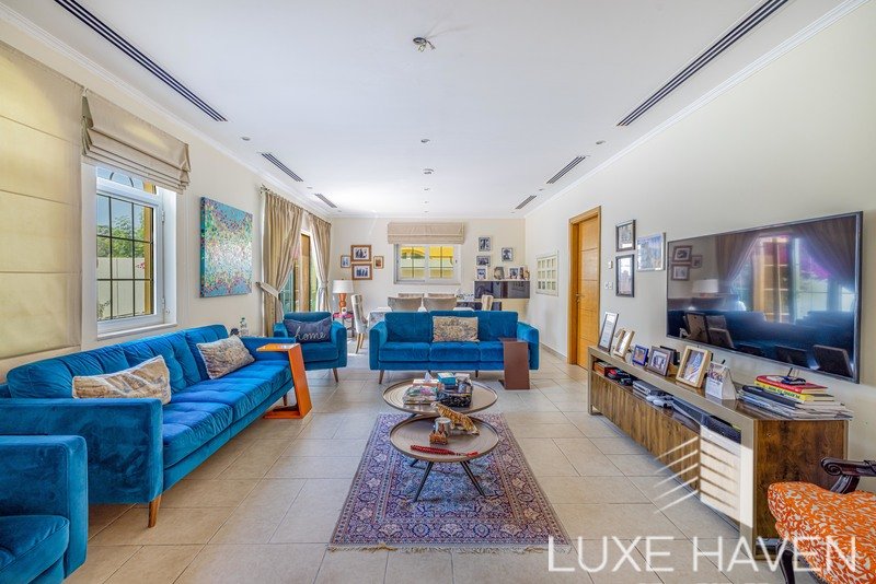 Вилла с 5 спальнями в Jumeirah Park, ОАЭ № 16941