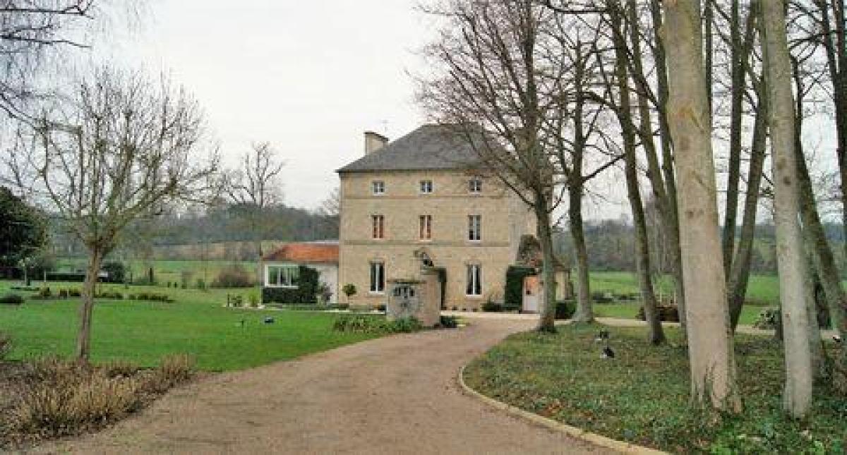 Casa de 8 dormitorios en Bayeux, France No. 26561