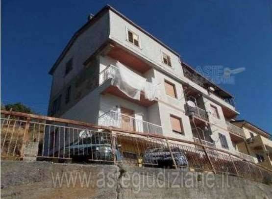 5 rooms Apartment in Catanzaro, Italy No. 98919