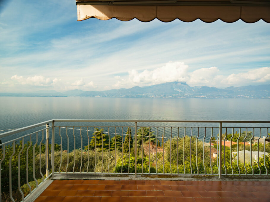 2 rooms House in Torri del Benaco, Italy No. 238573