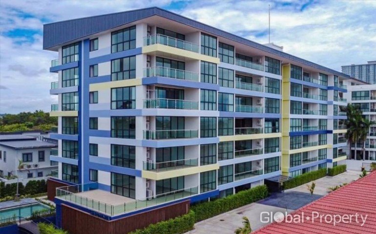 4 bedrooms Condo in Pattaya, Thailand No. 23043