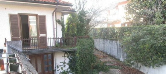 Villa de 3 habitaciónes en Burago di Molgora, Italy No. 7750 4