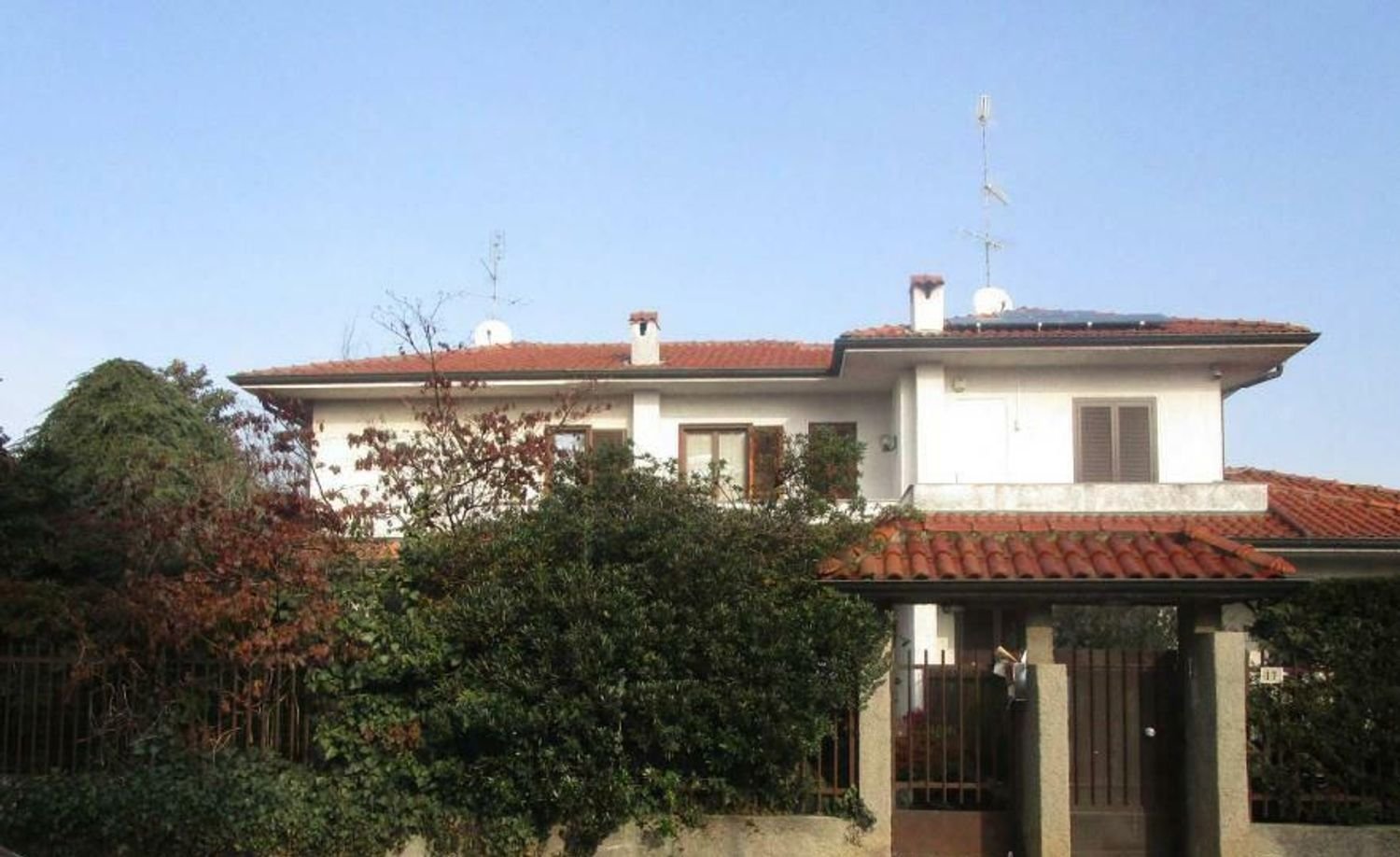 Villa de 3 habitaciónes en Burago di Molgora, Italy No. 7750