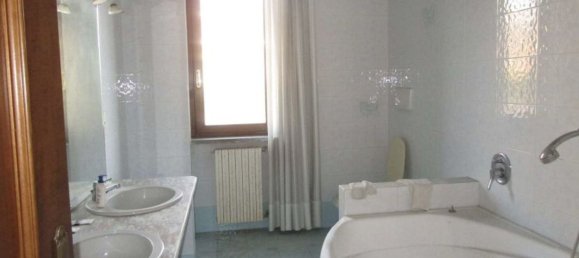 Villa de 3 habitaciónes en Burago di Molgora, Italy No. 7750 19