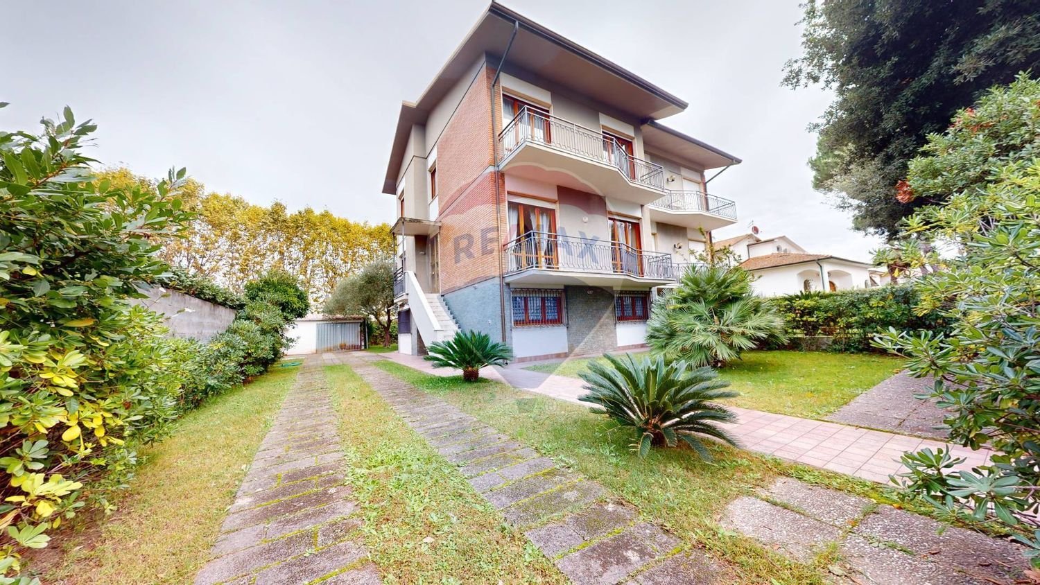 8 rooms Villa in Camaiore, Italy No. 199081