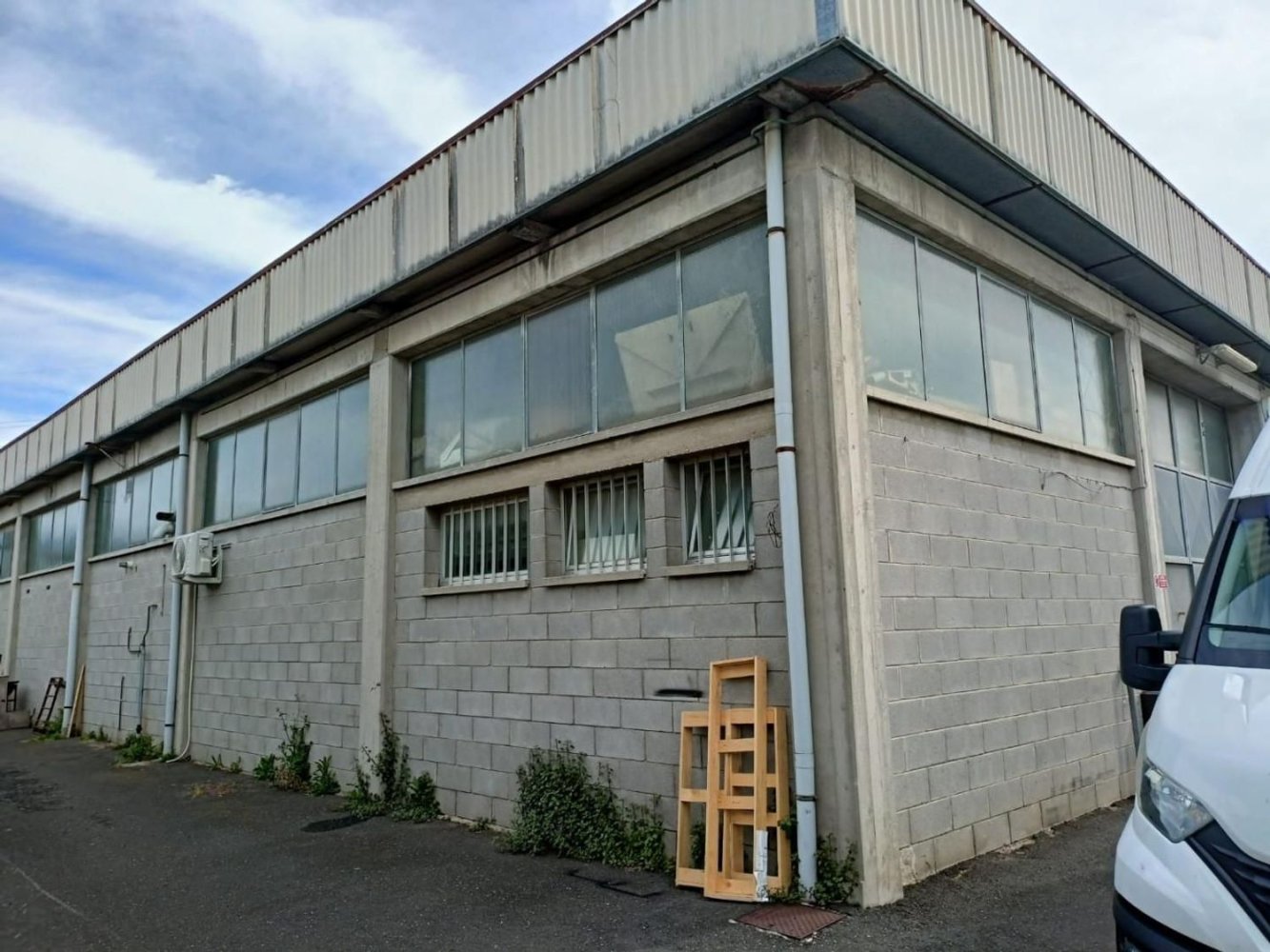 600m² Warehouse in Cascina, Italy No. 221969