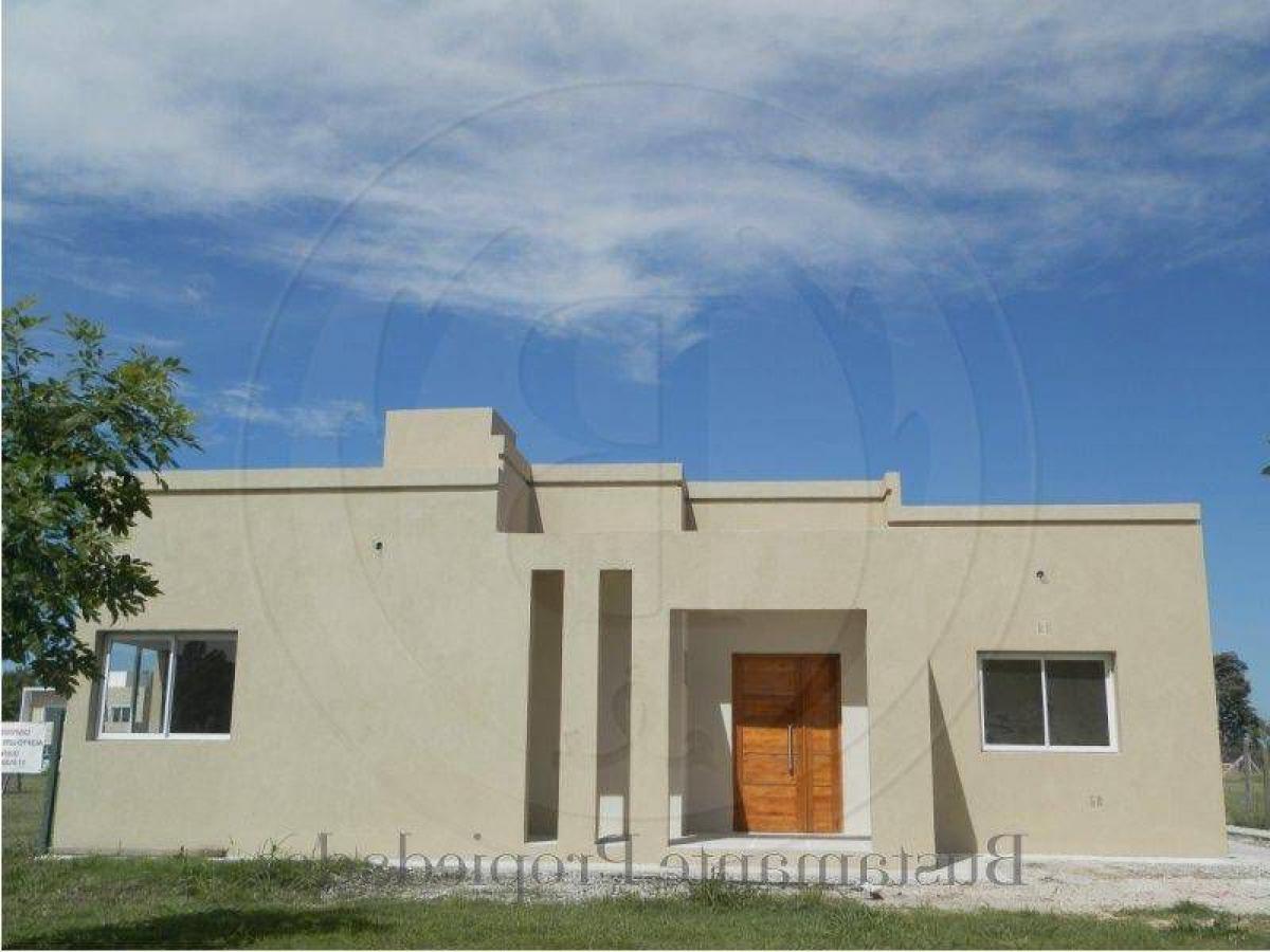 Casa de 3 dormitorios en Pilar, Argentina No. 102266