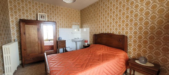 4 Schlafzimmer Haus in Chateaumeillant, France, Nr. 75389 22