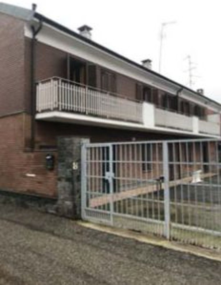 6 rooms House in Robbio, Italy No. 70584