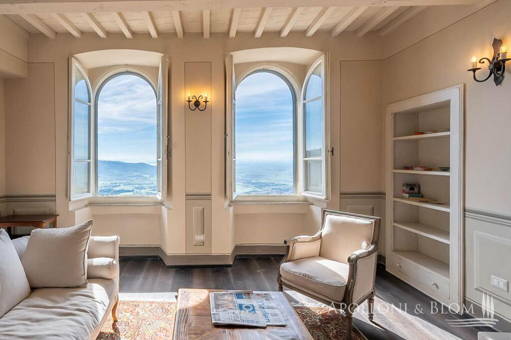 4 bedrooms Apartment in Cortona, Italy No. 53648