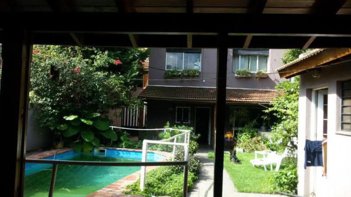 5 bedrooms House in Moron, Argentina No. 16672