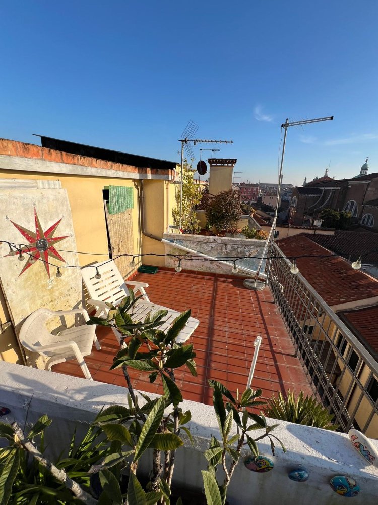 5 rooms Apartment in Venice, Italy No. 89318