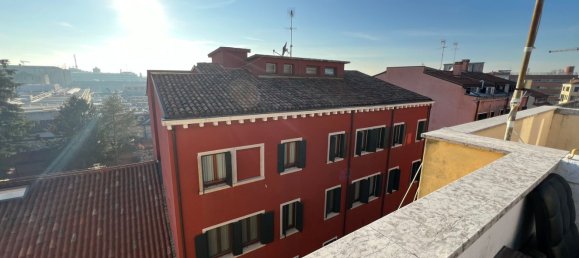5 rooms Apartment in Venice, Italy No. 89318 2