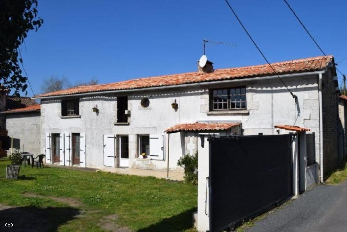 4 Schlafzimmer Haus in Civray, France, Nr. 22124