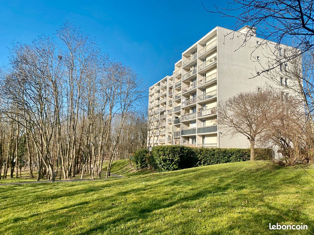 3 chambres Appartement à Cergy, France No. 187072